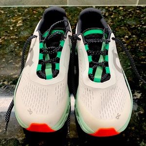 On cloud Cloudmonster women’s running shoes